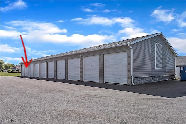 2568 S Waterside Ct Unit 211, Lakeside-Marblehead, OH 43440 - view of garage