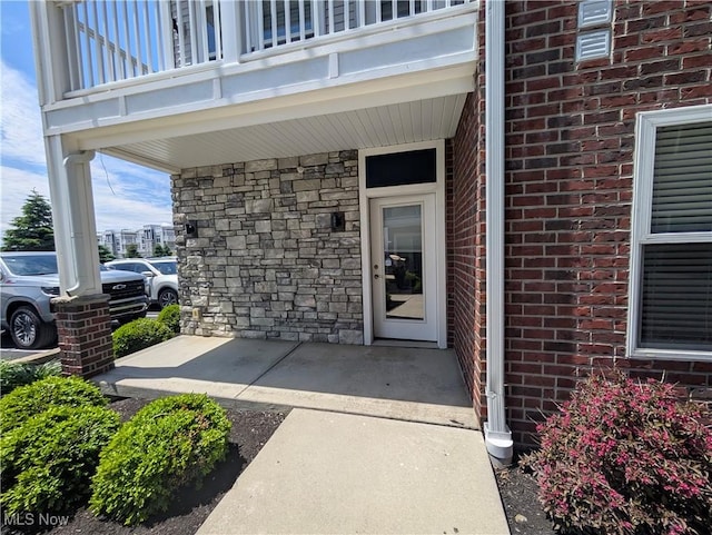 2568 S Waterside Ct Unit 211, Lakeside-Marblehead, OH 43440 - entrance to property featuring a balcony, stone siding, and brick siding