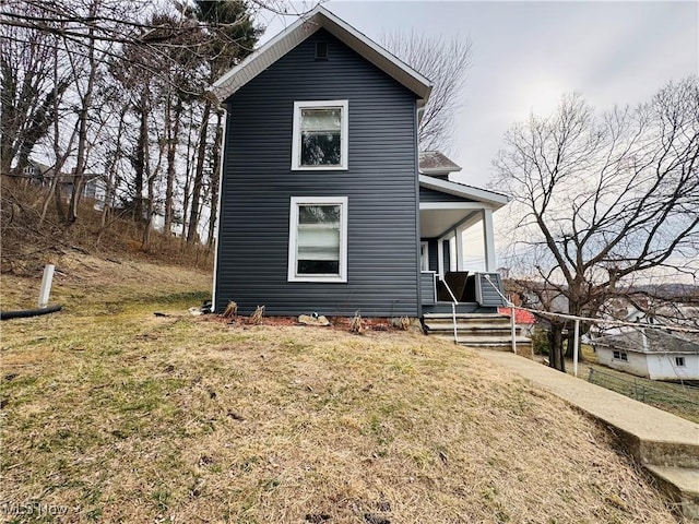 view of front of house with a front lawn