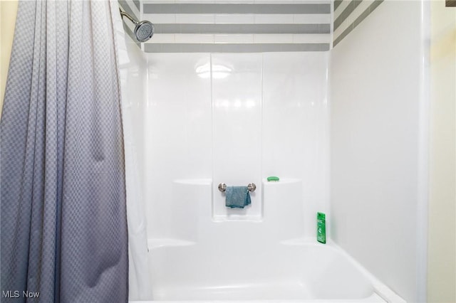 bathroom featuring a shower with curtain