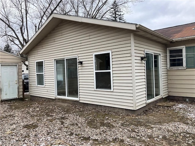 back of house with an outdoor structure