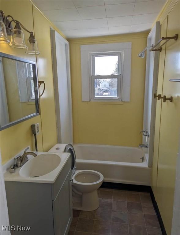 328 Scott Ave, Niles, OH 44446 - bathroom with vanity, toilet, and bathtub / shower combination