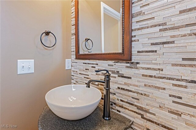 bathroom featuring a sink