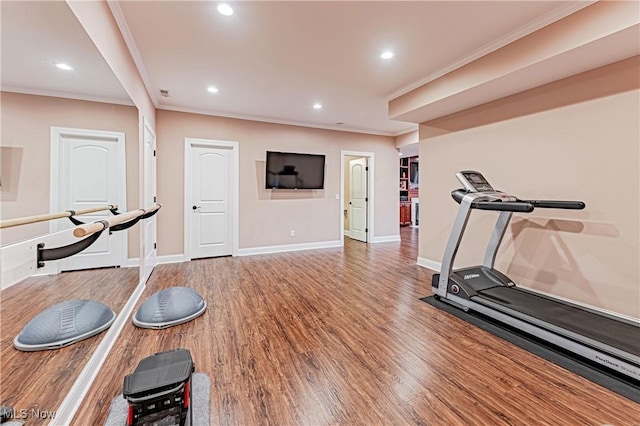 workout area with baseboards, recessed lighting, wood finished floors, and crown molding