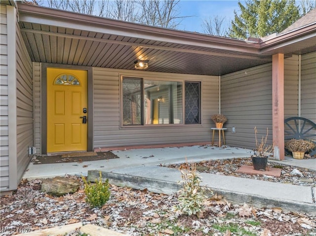 property entrance featuring covered porch