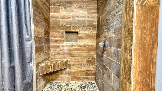 bathroom featuring a tile shower