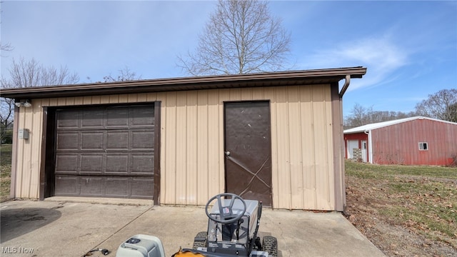 view of detached garage