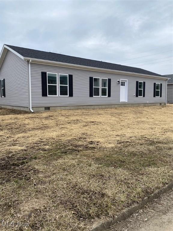 view of front facade with crawl space