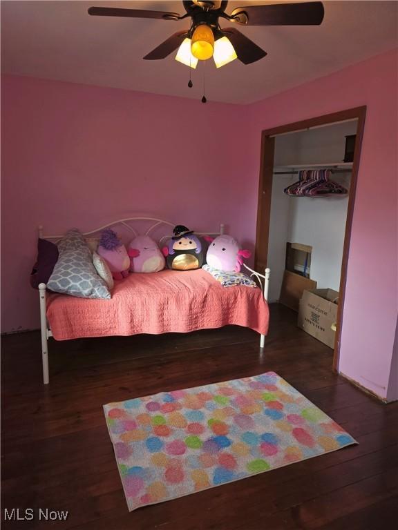 bedroom featuring a closet, a ceiling fan, and wood finished floors