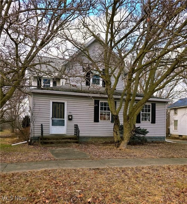 view of front of property with entry steps