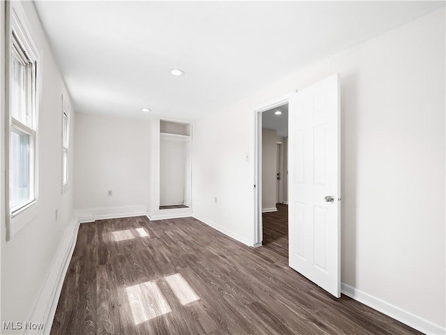 interior space with a closet, baseboards, wood finished floors, and recessed lighting