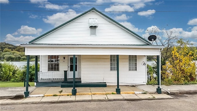 view of front facade with a porch