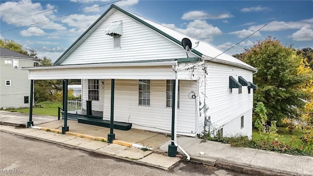 view of front facade featuring covered porch