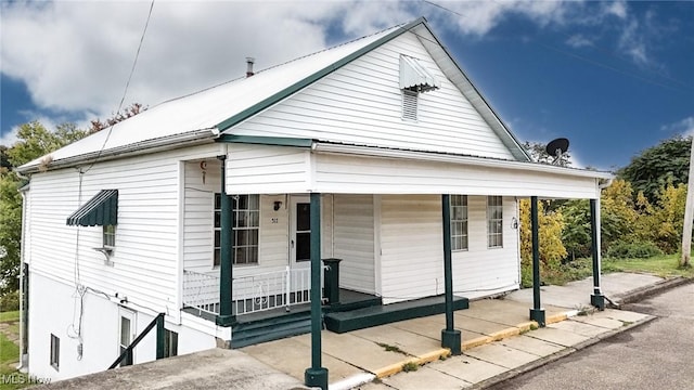 view of front of property with covered porch