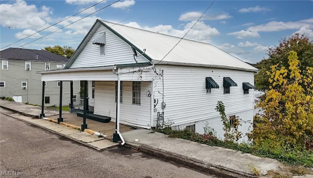 view of front facade featuring covered porch