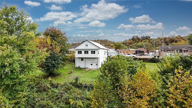 exterior space featuring a yard