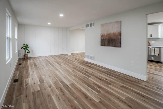 empty room featuring baseboards, recessed lighting, visible vents, and light wood-style floors