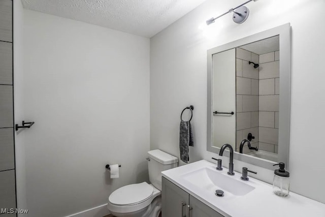 full bathroom with toilet, a shower, a textured ceiling, and vanity