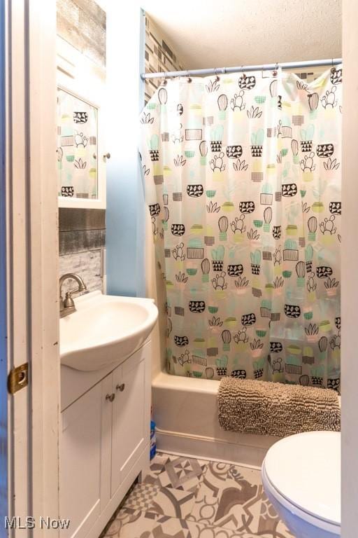 bathroom with toilet, vanity, and shower / tub combo with curtain