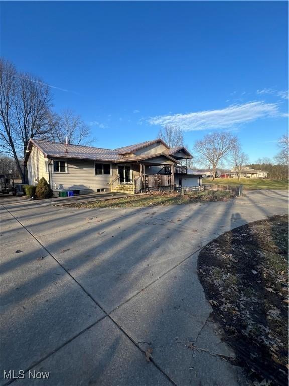 view of front of property