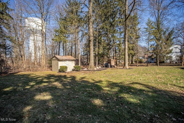 view of yard with a shed and an outdoor structure