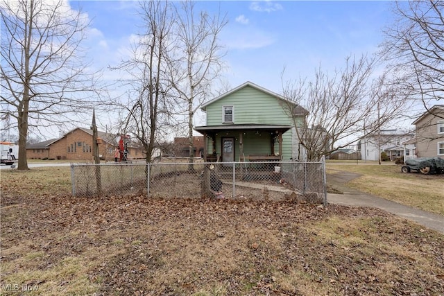 view of front of house with a fenced front yard