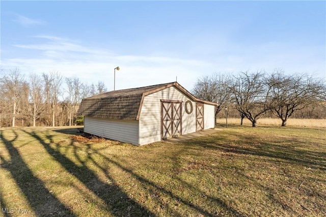 view of outdoor structure with an outdoor structure