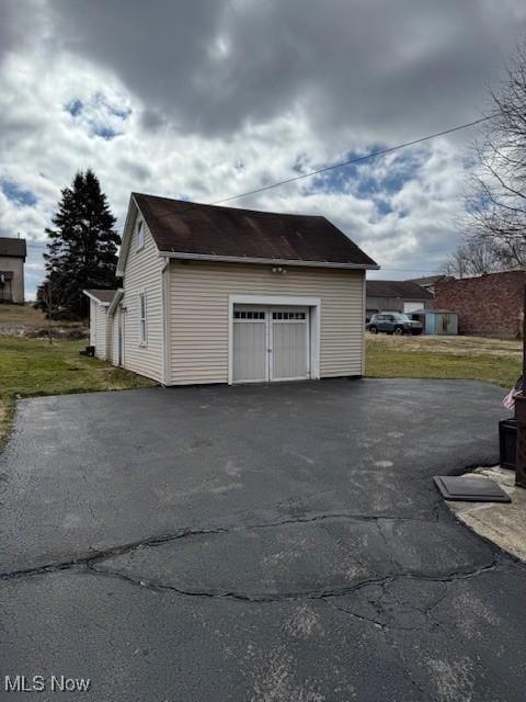 471 E N Ave, East Palestine, OH 44413 - detached garage featuring asphalt driveway