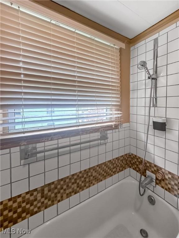 471 E N Ave, East Palestine, OH 44413 - full bathroom with shower / bathtub combination