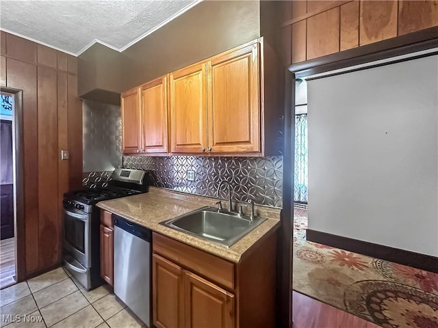 471 E N Ave, East Palestine, OH 44413 - kitchen with stainless steel appliances, a sink, a textured ceiling, decorative backsplash, and ornamental molding