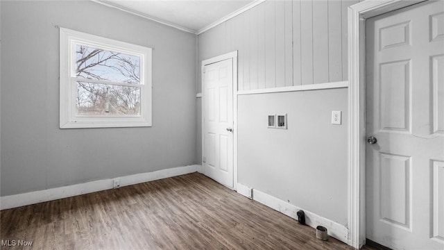 laundry area featuring laundry area, baseboards, wood finished floors, crown molding, and washer hookup