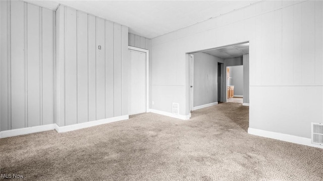 spare room with carpet flooring and visible vents