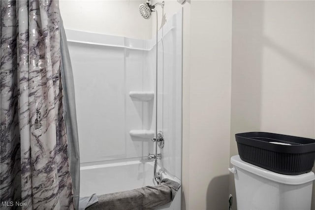 full bathroom featuring shower / tub combo