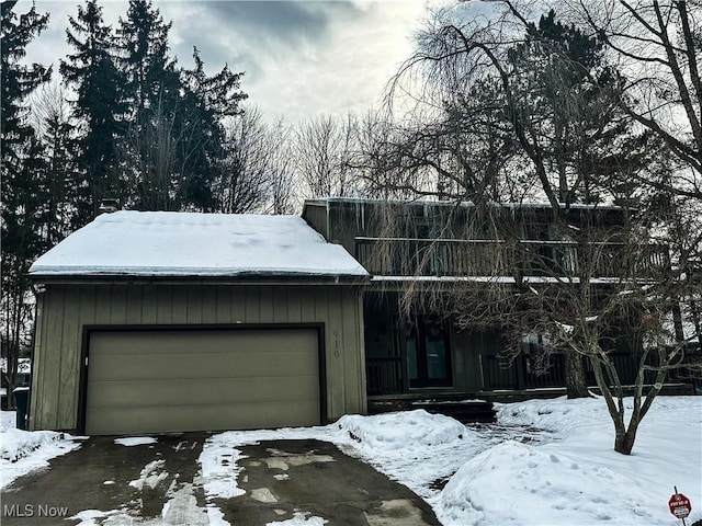 view of front of home featuring a garage