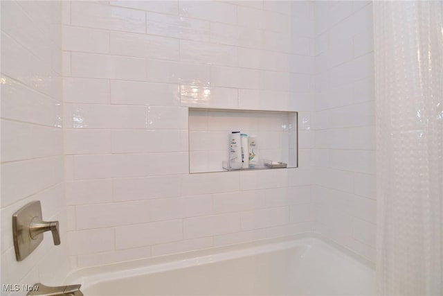 bathroom featuring shower / tub combo with curtain