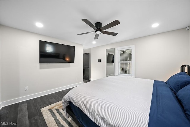 bedroom with recessed lighting, dark wood-style flooring, ceiling fan, and baseboards