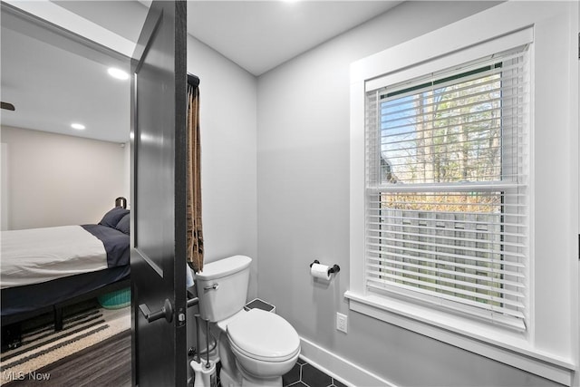 bathroom featuring recessed lighting, baseboards, ensuite bath, and toilet