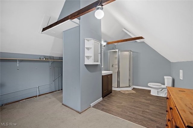 bathroom featuring vaulted ceiling, a shower stall, toilet, and baseboards