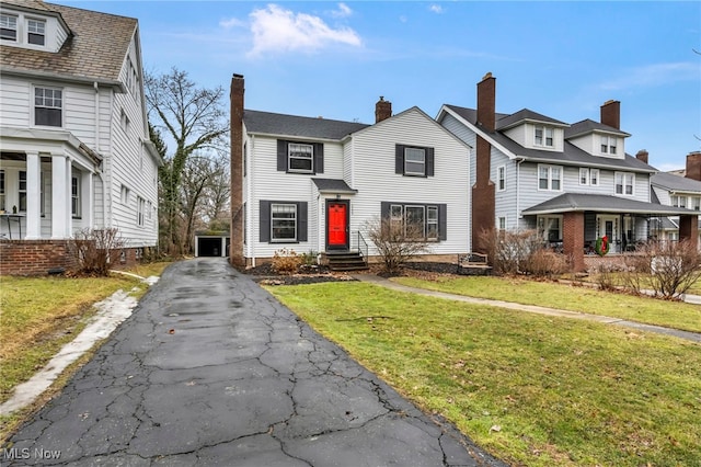 view of front of home with a front lawn