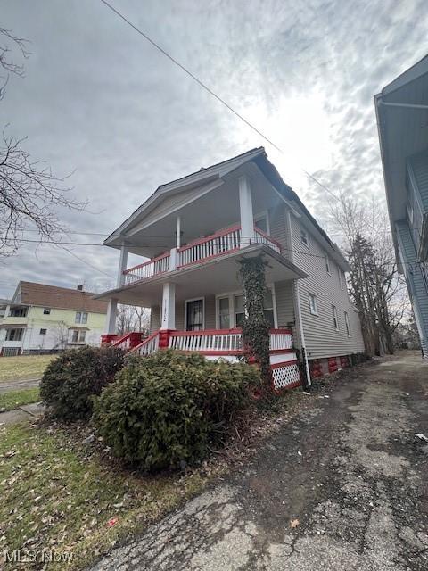 view of front of house featuring a porch and a balcony