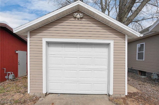 view of detached garage