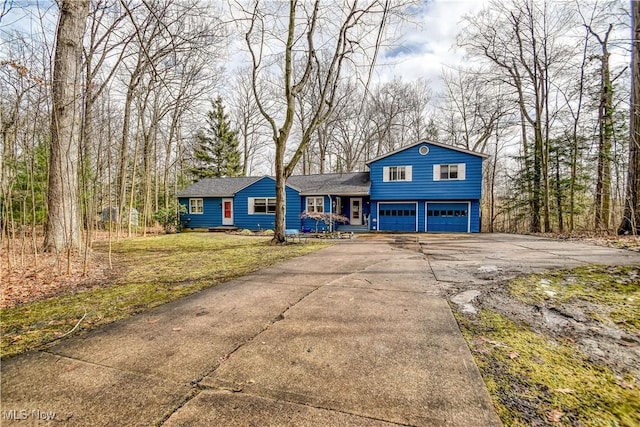 split level home featuring driveway and a front lawn