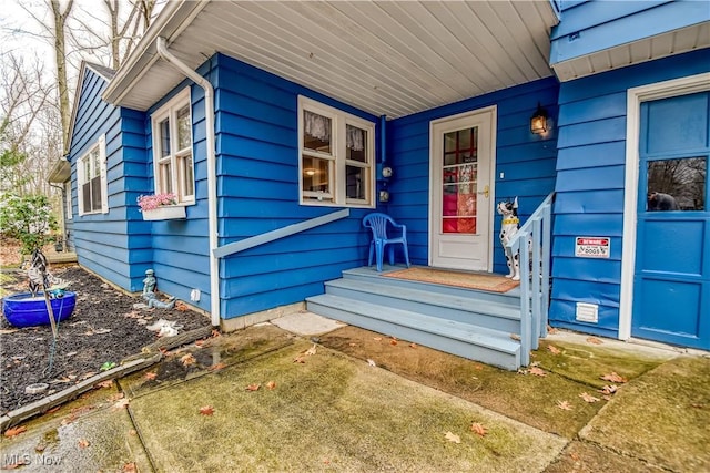 entrance to property featuring a porch