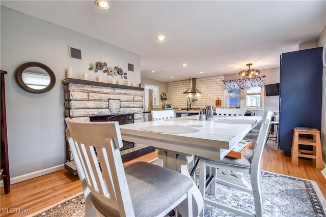 dining area featuring recessed lighting, visible vents, light wood-style flooring, and baseboards