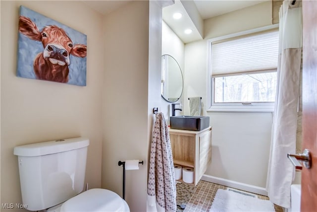 bathroom with toilet, recessed lighting, visible vents, vanity, and baseboards