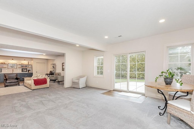 living area with baseboards, carpet floors, visible vents, and recessed lighting