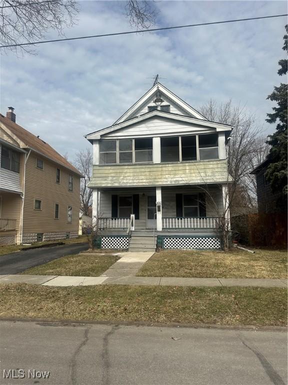 view of front of property featuring a porch