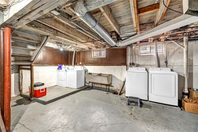 basement with a sink and separate washer and dryer