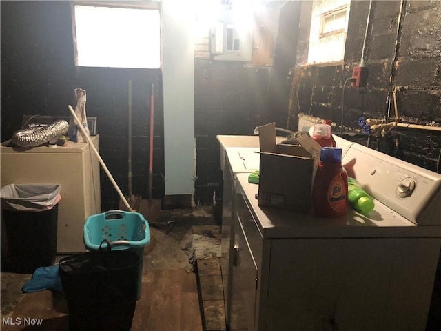 bathroom with wood finished floors and independent washer and dryer