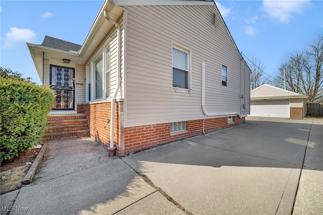 view of side of property with an outdoor structure and a detached garage